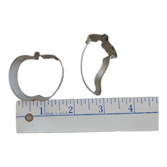 The Pampered Chef Creative Cutter Set Small Cookie Cutters In Tin - Picture 4 of 5